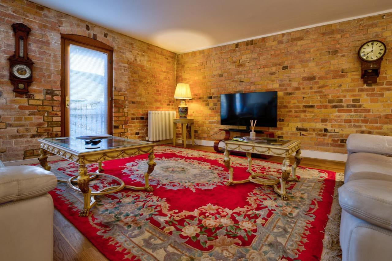 Stylish Town Centre Stay - 2-Bed Luxury Suite With Wifi Стамфорд Экстерьер фото