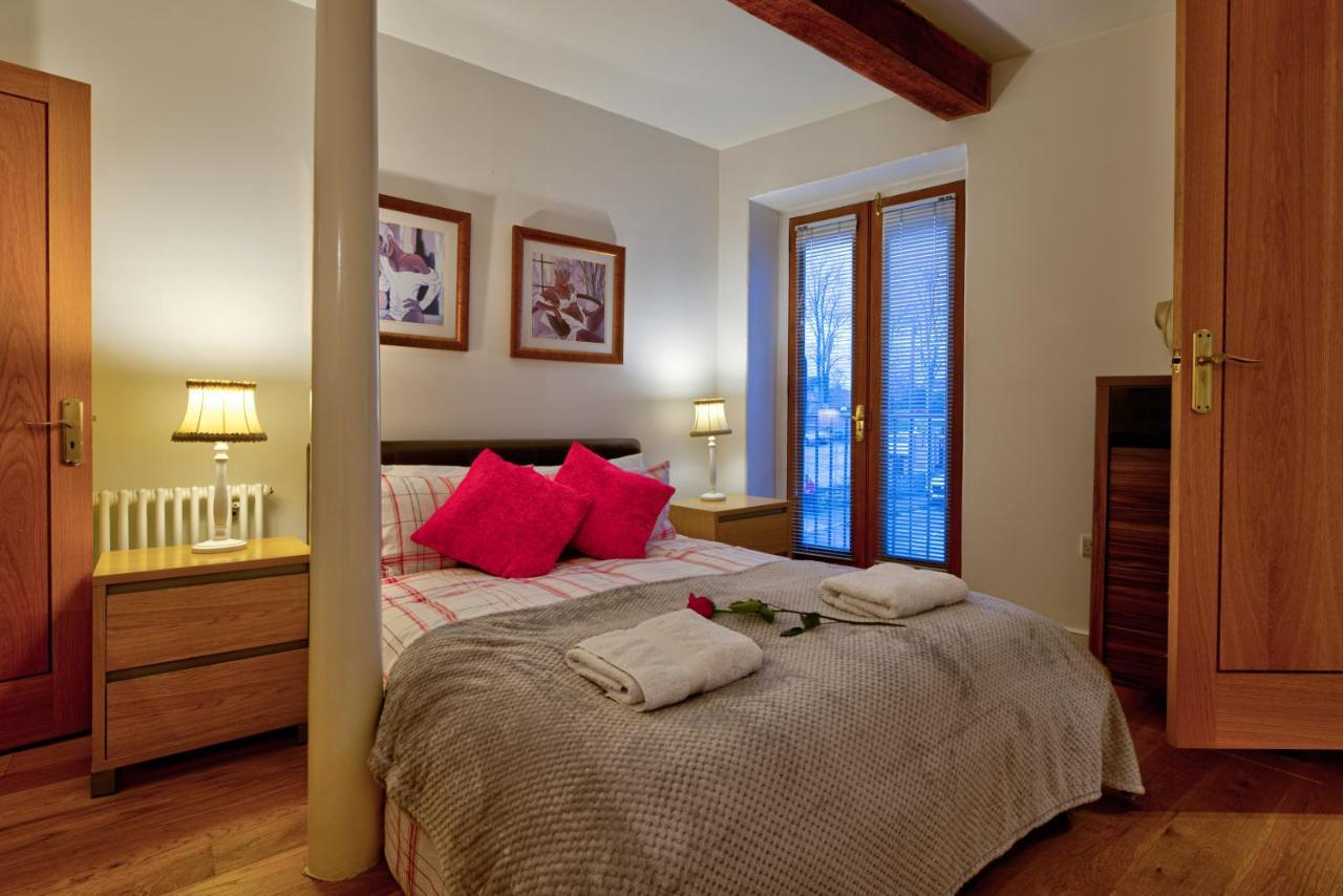 Stylish Town Centre Stay - 2-Bed Luxury Suite With Wifi Стамфорд Экстерьер фото