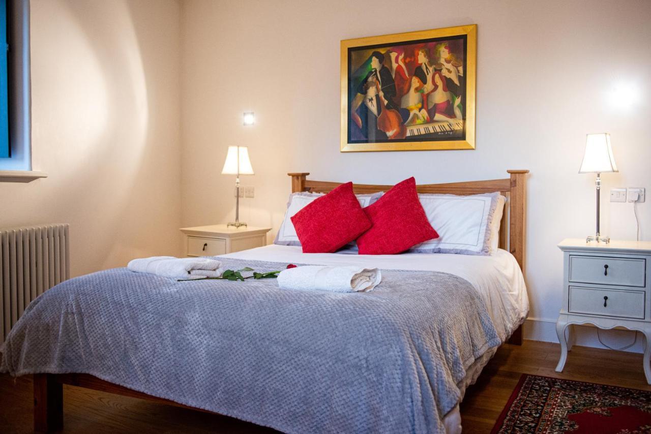 Stylish Town Centre Stay - 2-Bed Luxury Suite With Wifi Стамфорд Экстерьер фото